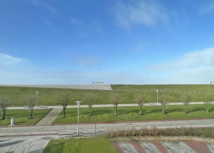 Deichblick 7 In Norddeich- Urlaub Und Erholung Am Strand